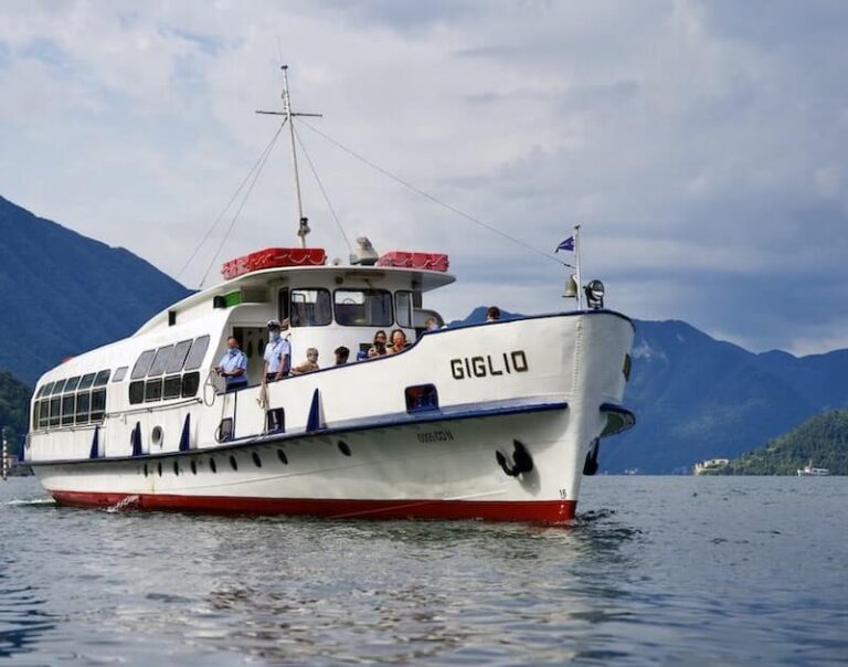 Public-navigation-boat-Varenna-Bellagio