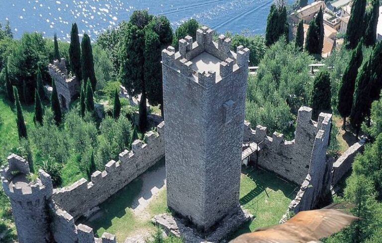 Castello-di-Vezio-Varenna
