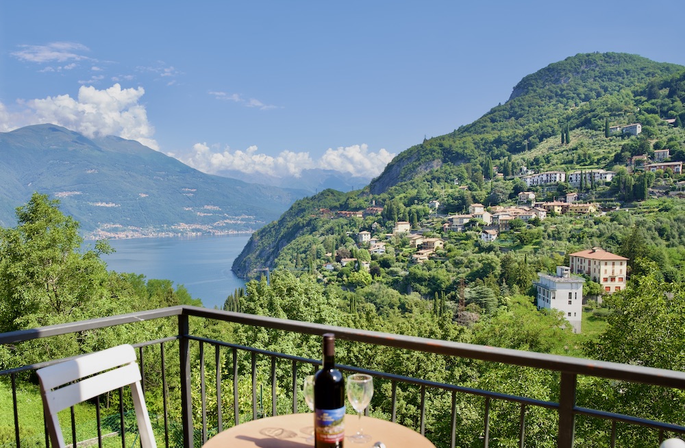 appartamento-balcone-vista-lago-di-Como-Il-Portichetto-Vezio