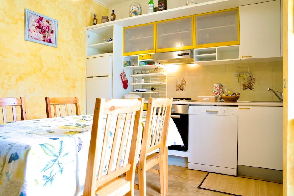 booking.com Lake view holiday home near Vernna