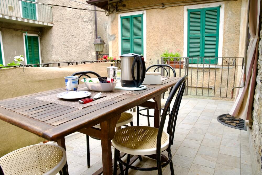 casa-con-terrazzino-privato-monolocale-vicino-a-Varenna-airbnb-Lago-di-Como