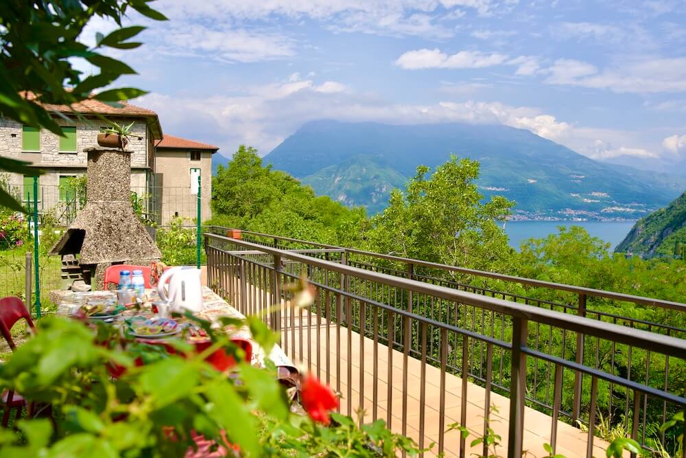 casa-vacanze-Lago-di-Como-Piscina-Vista-lago-Vezio