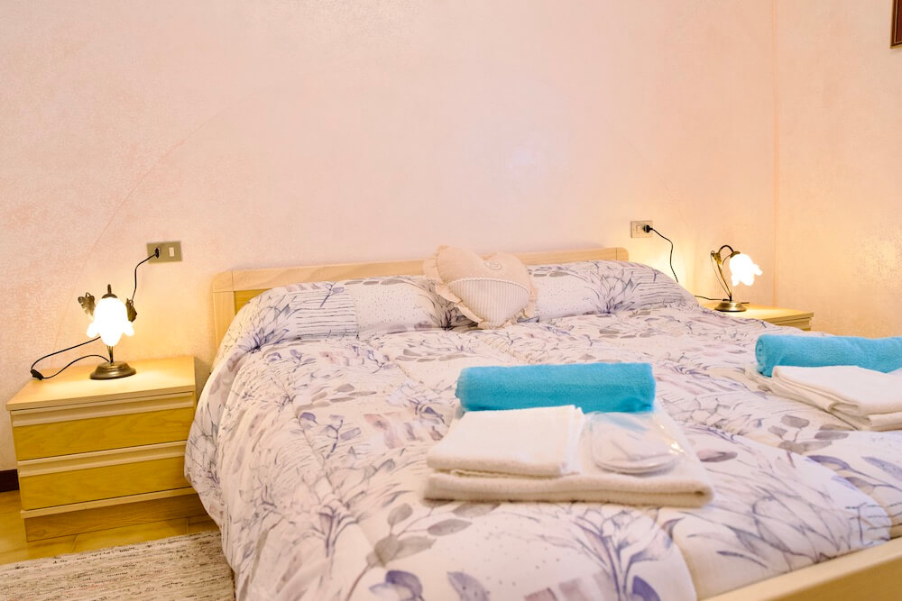 casa-vacanze-booking.com-vicino-Varenna-Piscina-Vista-lago-Vezio