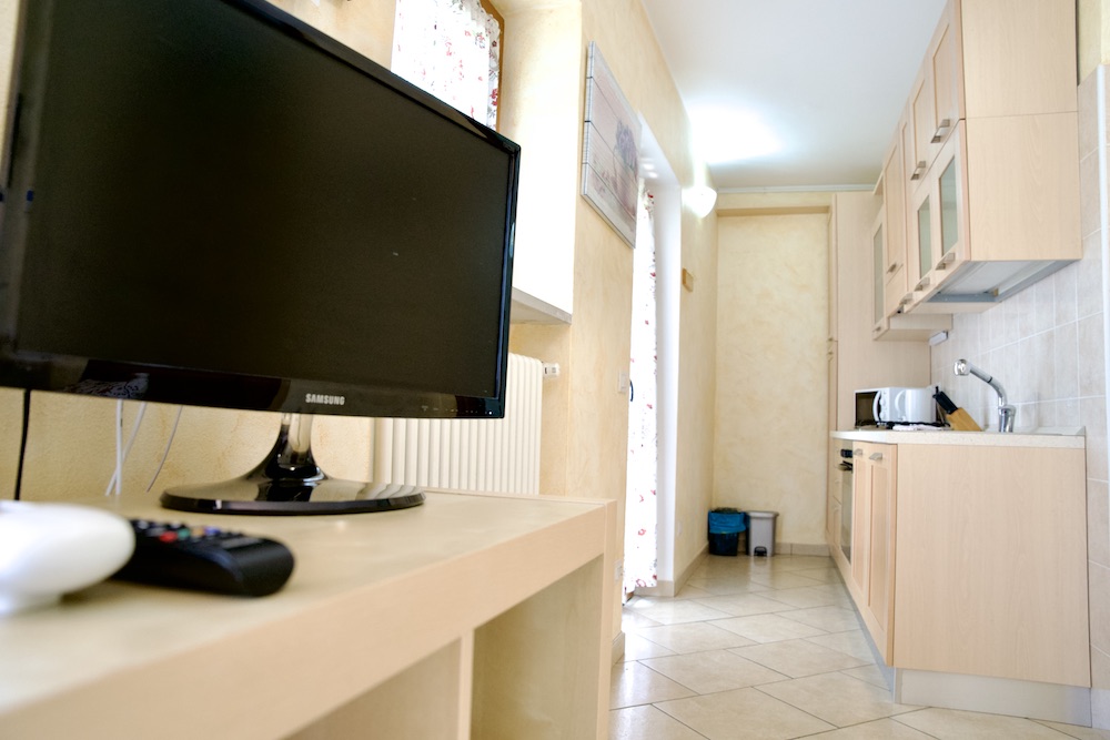 casa-vacanze-con-piscina-con-2-camere-da-letto-e-due-bagni-cucina-attrezzata-Vezio