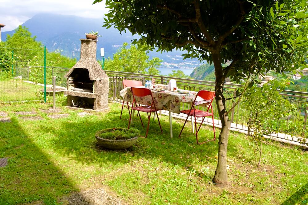 casa-vacanze-vicino-Varenna-giardino-Piscina-Vista-lago-Vezio