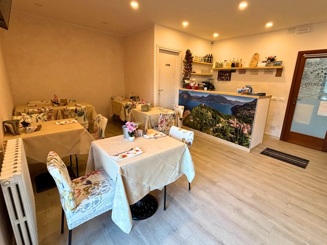 Breakfast-at-hotel-il-portichetto-vezio