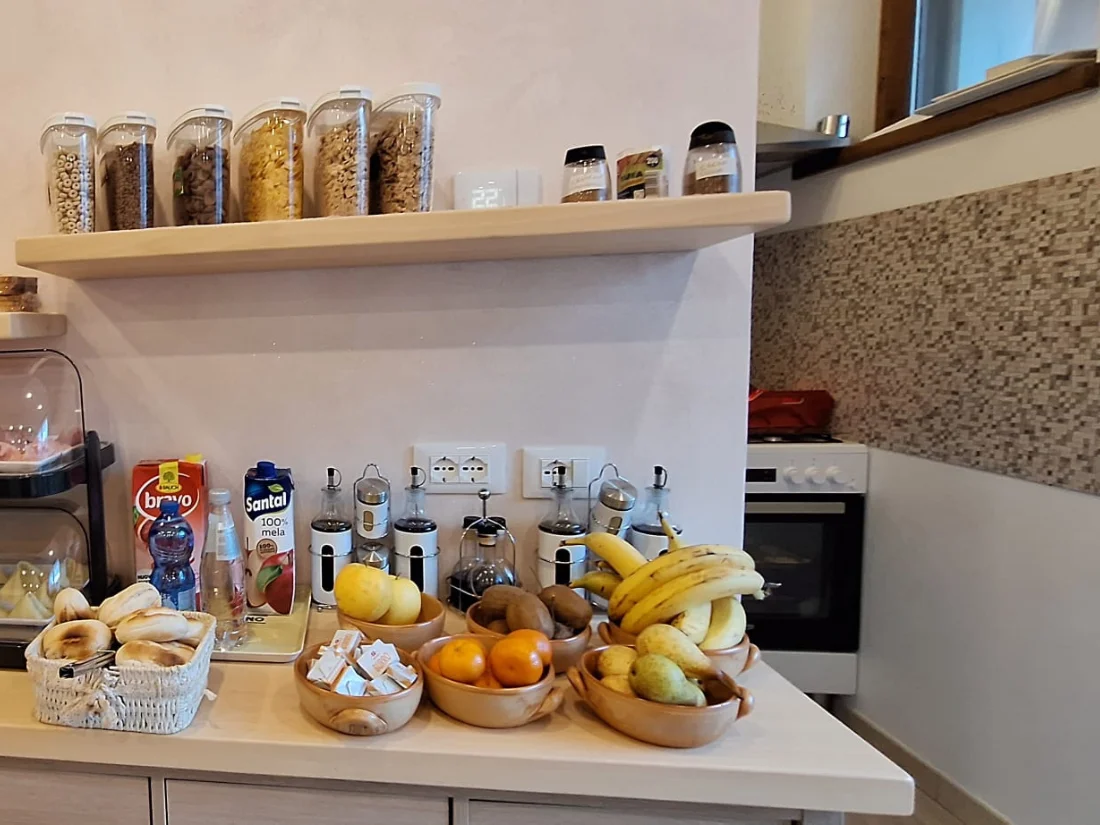 Breakfast-room-near-Varenna