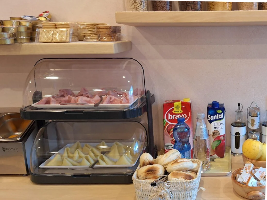 Continental-breakfast-at-hotel-il-portichetto-Vezio
