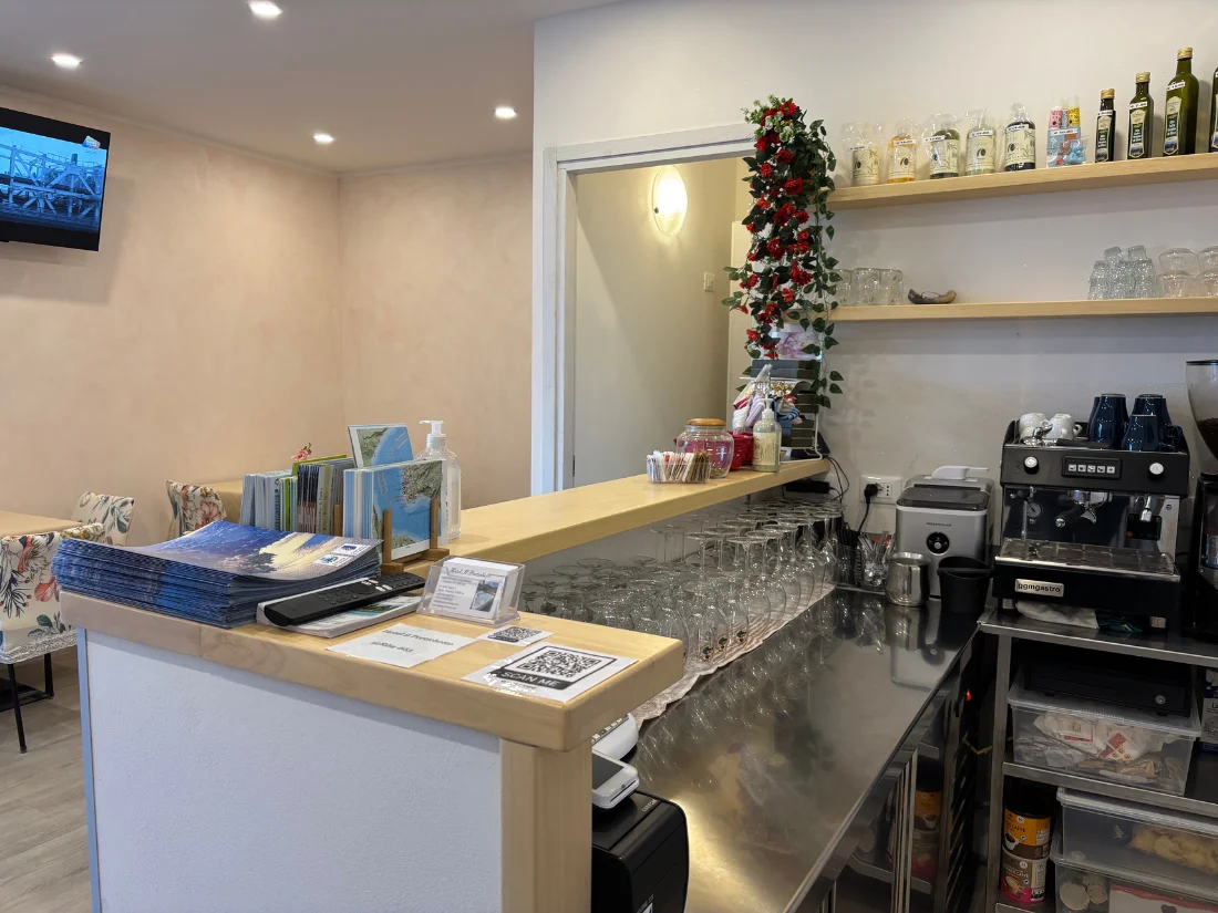Hotel-il-Portichetto-Vezio-breakfast-room