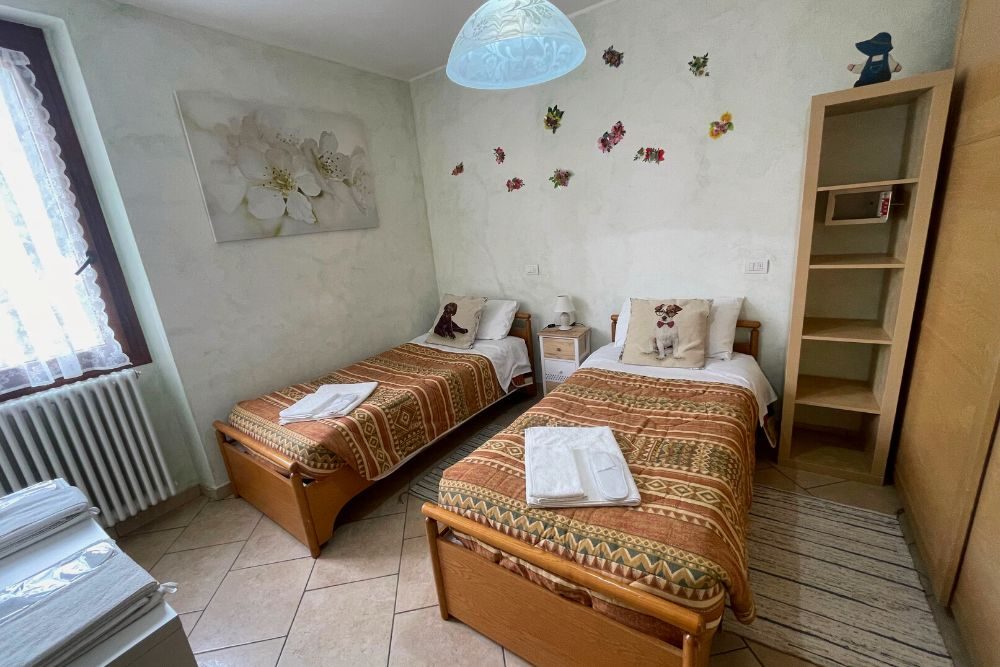 Family apartment with swimming-pool near Varenna Lake Como