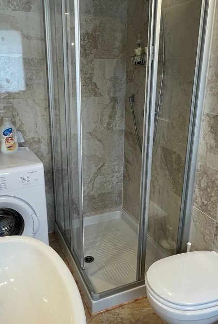 Hotel near Varenna with ensuite bathroom