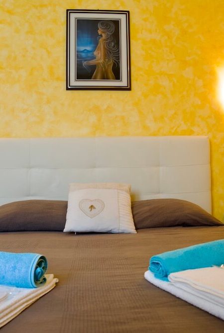 airbnb-accommodation-near-castle-of-Vezio