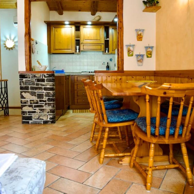 airbnb-apartment-with-equipped-kitchen-near-Varenna