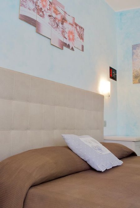 booking.com-double-room-with-swimming-pool-Lake-Como