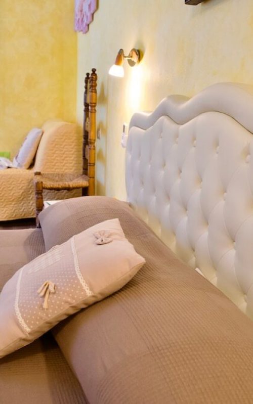 room-hotel-booking.com-near-Varenna